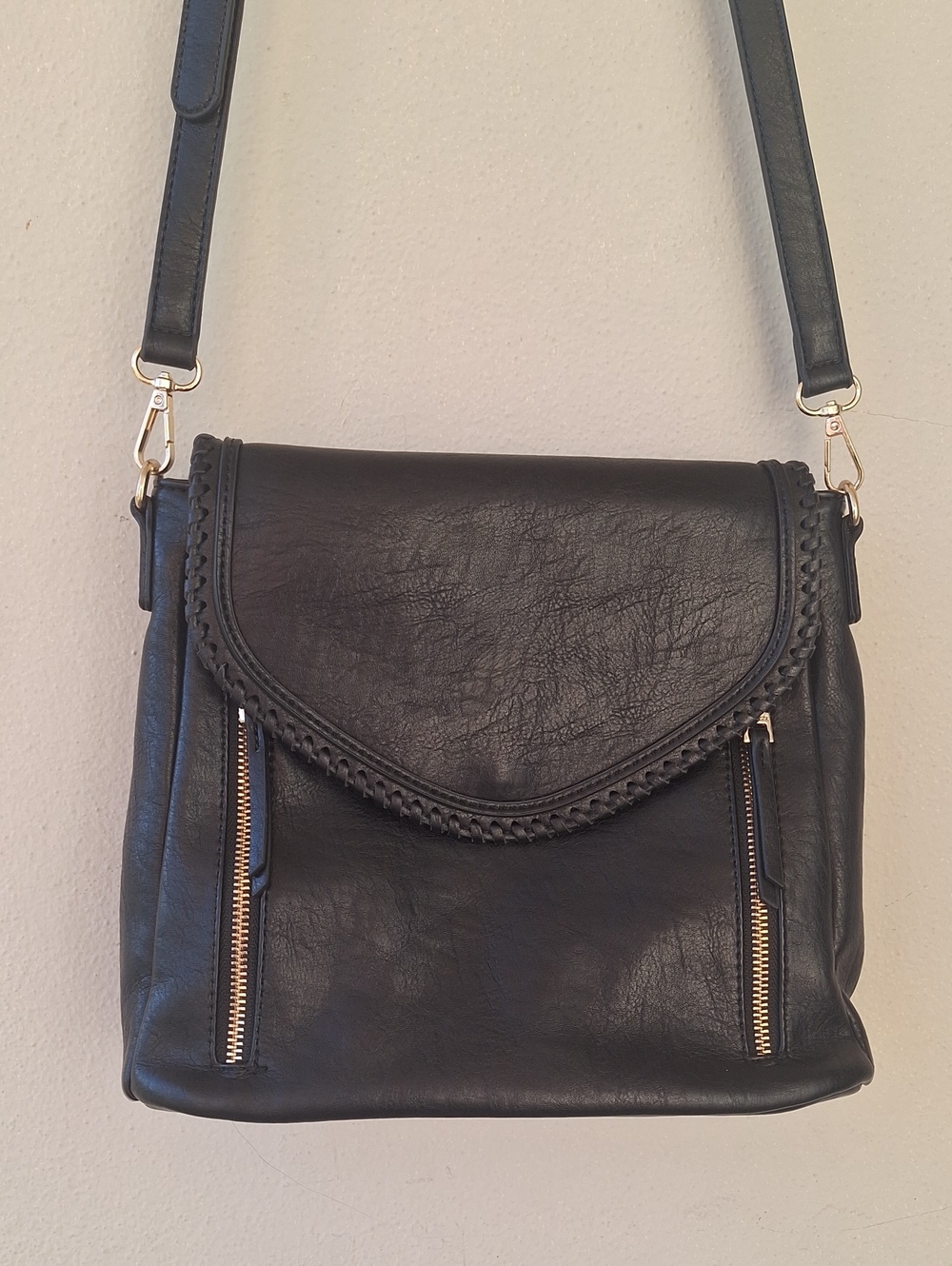 Jen & Co. Classic Black Leather Crossbody Shoulder Bag - Sleek Everyday Tote